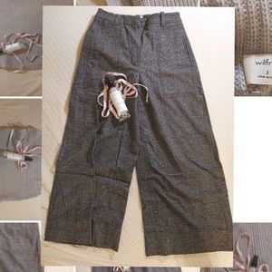 Aritzia Size 4 Wide leg pants